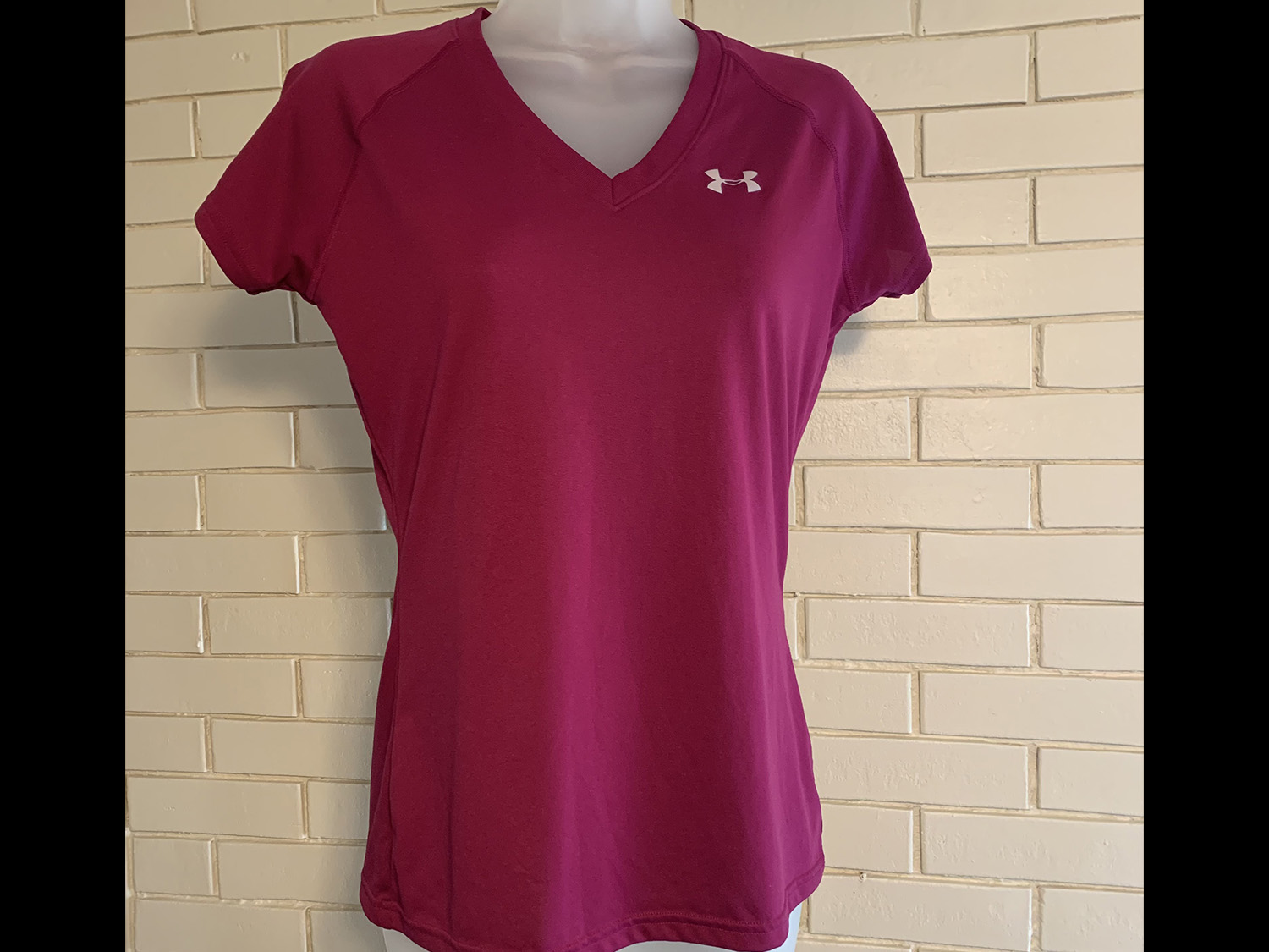 Under Armour Womens Heat Gear V-Neck T-Shirt Size XS