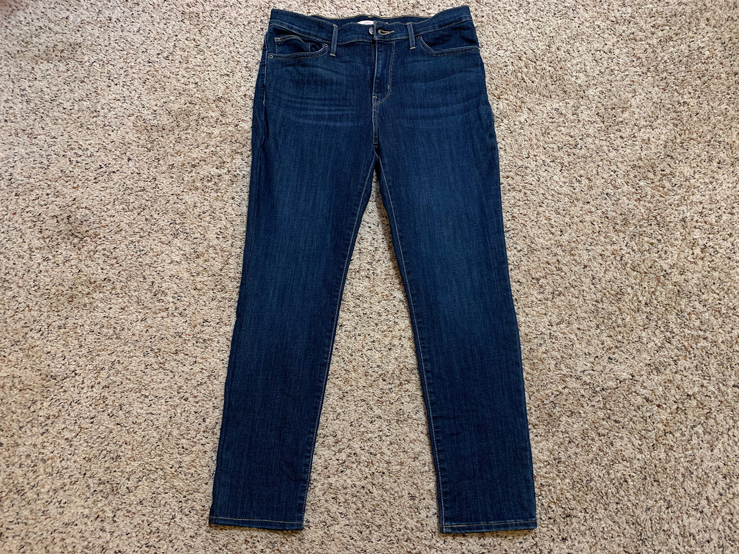 Levis Womens Slimming Skinny Jeans Size 31 at The MenuGem Web Store